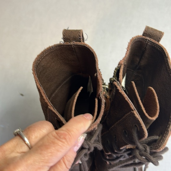 UGG SUEDE COMBAT LIKE NEW CHESTNUT BROWN BOOTS SZ 5.5 - Picture 14 of 15